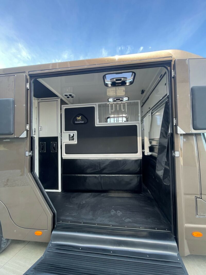 Camion 2 chevaux neuf Renault master Interior 2
