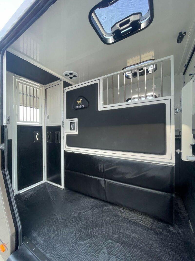 Camion 2 chevaux neuf Renault master Interior 3