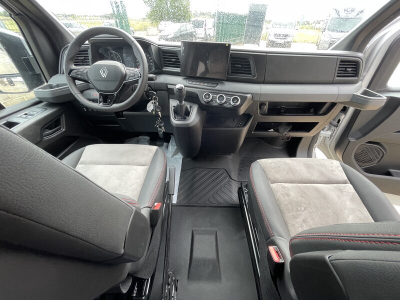 Renault Master Truck Interior 7