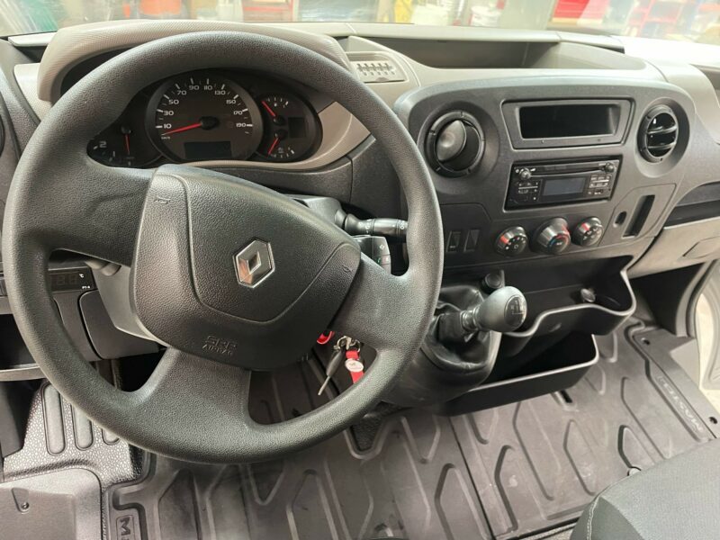 3-seats horse truck Haras Renault master - Image 4