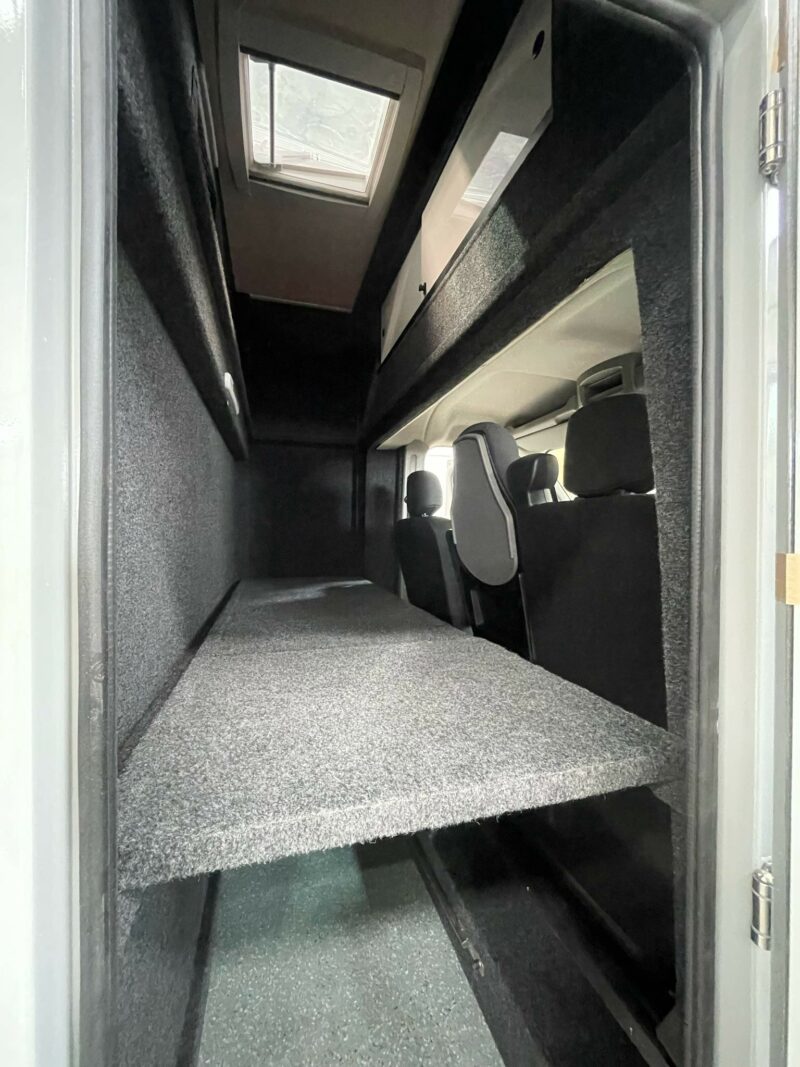 3-seats horse truck Haras Renault master - Image 6