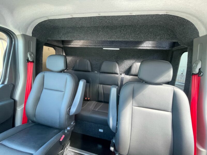 Ameline 2 horses Renault Master 165 hp truck double cabin - Image 6