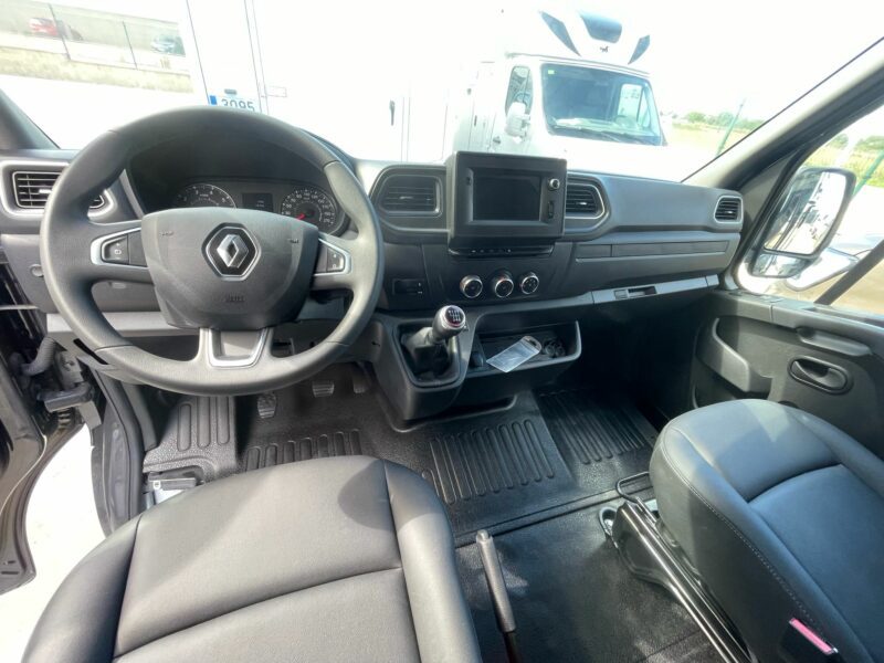 Ameline 2 horses Renault Master 165 hp truck double cabin - Image 7