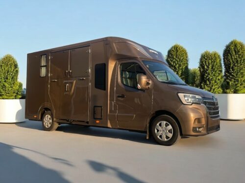 Furgoneta para caballos 5 plazas Renault master. DESCUENTO FIN DE SERIE