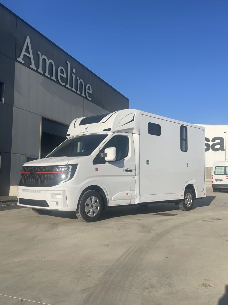 Ameline 2 horses Renault Master 165 hp 3 seats cabin - Image 2