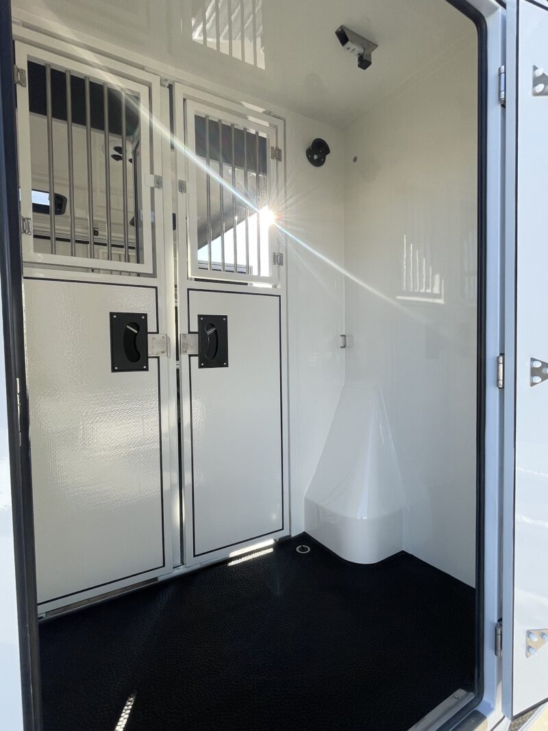 Ameline 2 horses Renault Master 165 hp 3 seats cabin - Image 21