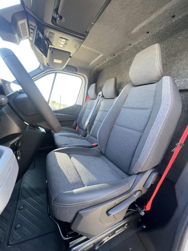 Ameline 2 horses Renault Master 165 hp 3 seats cabin - Image 7
