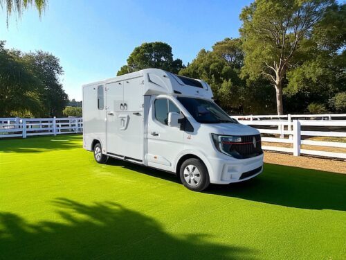 Ameline 2 horses Renault Master 165 hp 3 seats cabin