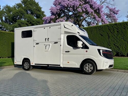 Furgoneta para caballos 3 plazas Renault Master  ECOSTAR